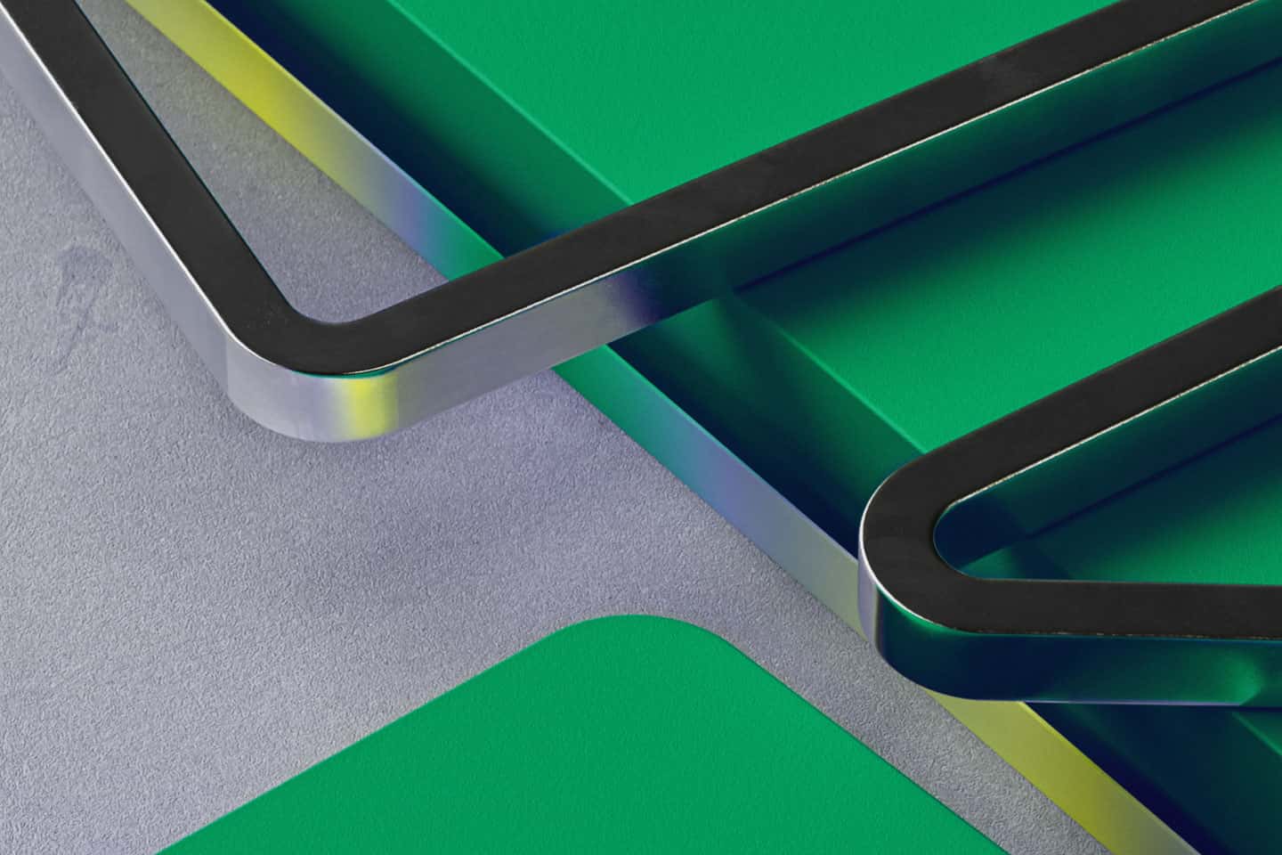 Abstrakte former i glass og solid grønn